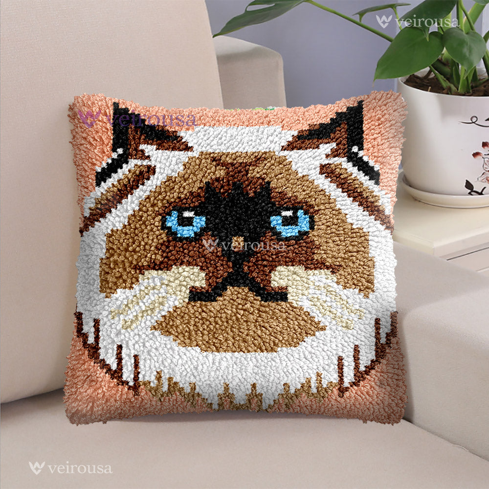 Himalayan Cat - Latch Hook Pillow Kit