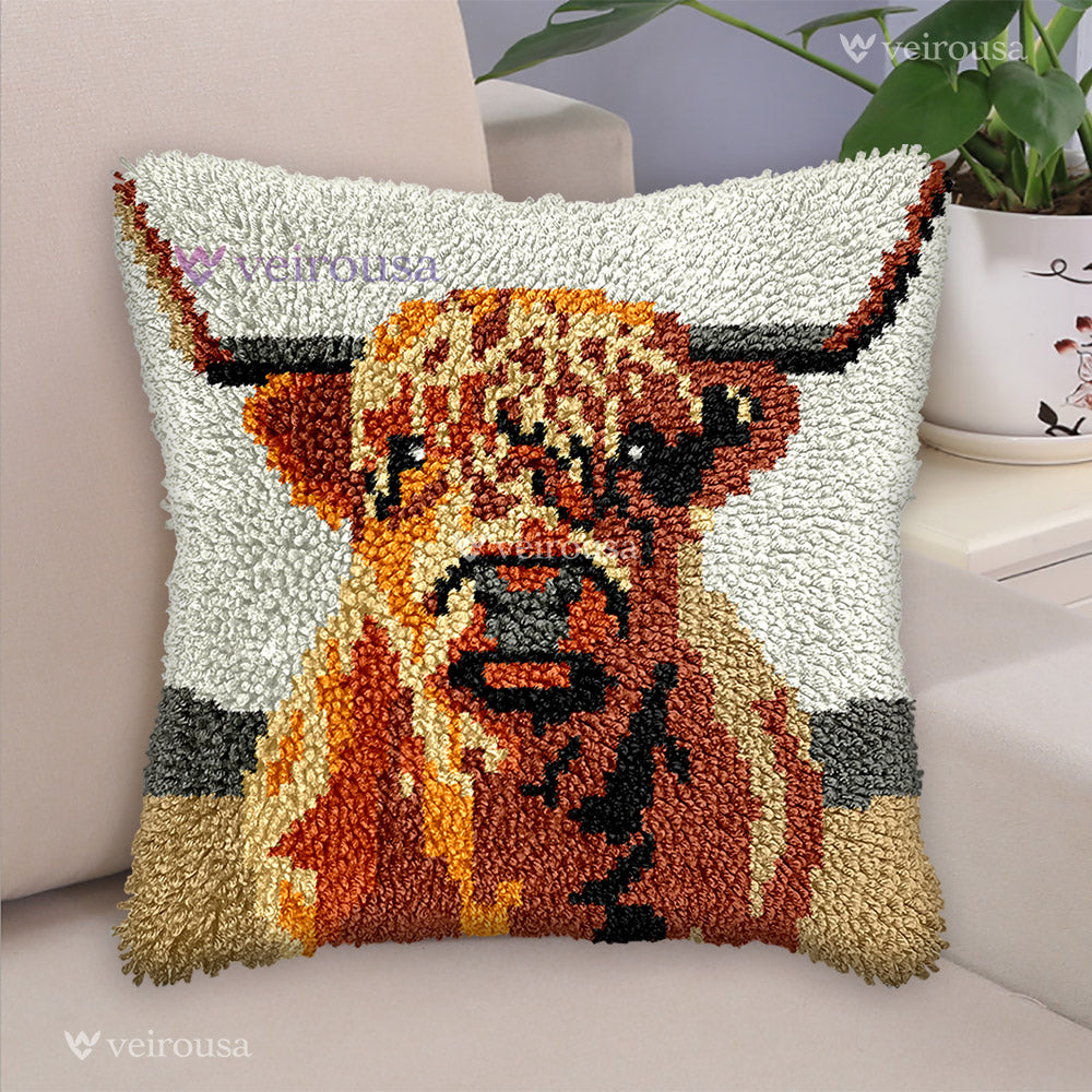Highland Cow Mom Latch Hook Pillow Kit