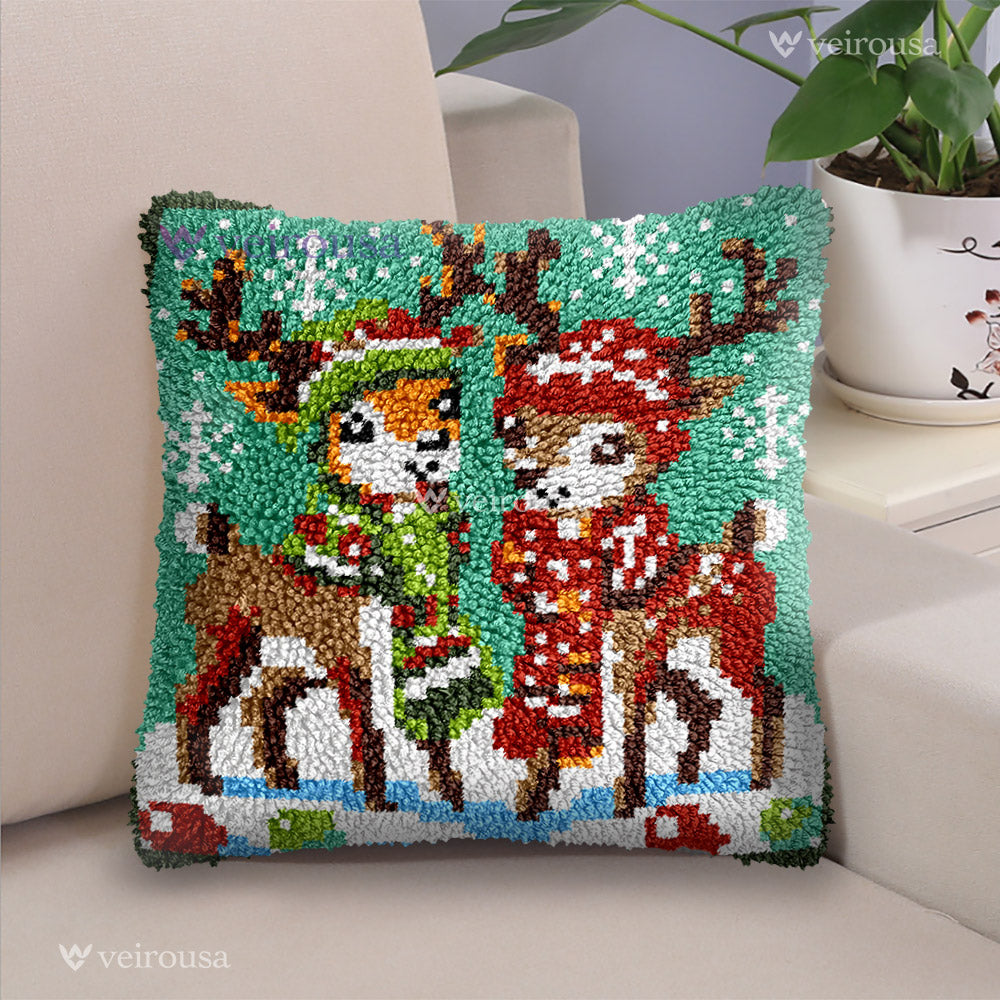 Christmas Couple Deer - Latch Hook Pillow Kit