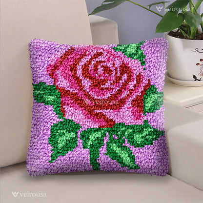 Un kit de almohada con ganchillo de una rosa rosa (para la favorita) para adultos, principiantes y niños