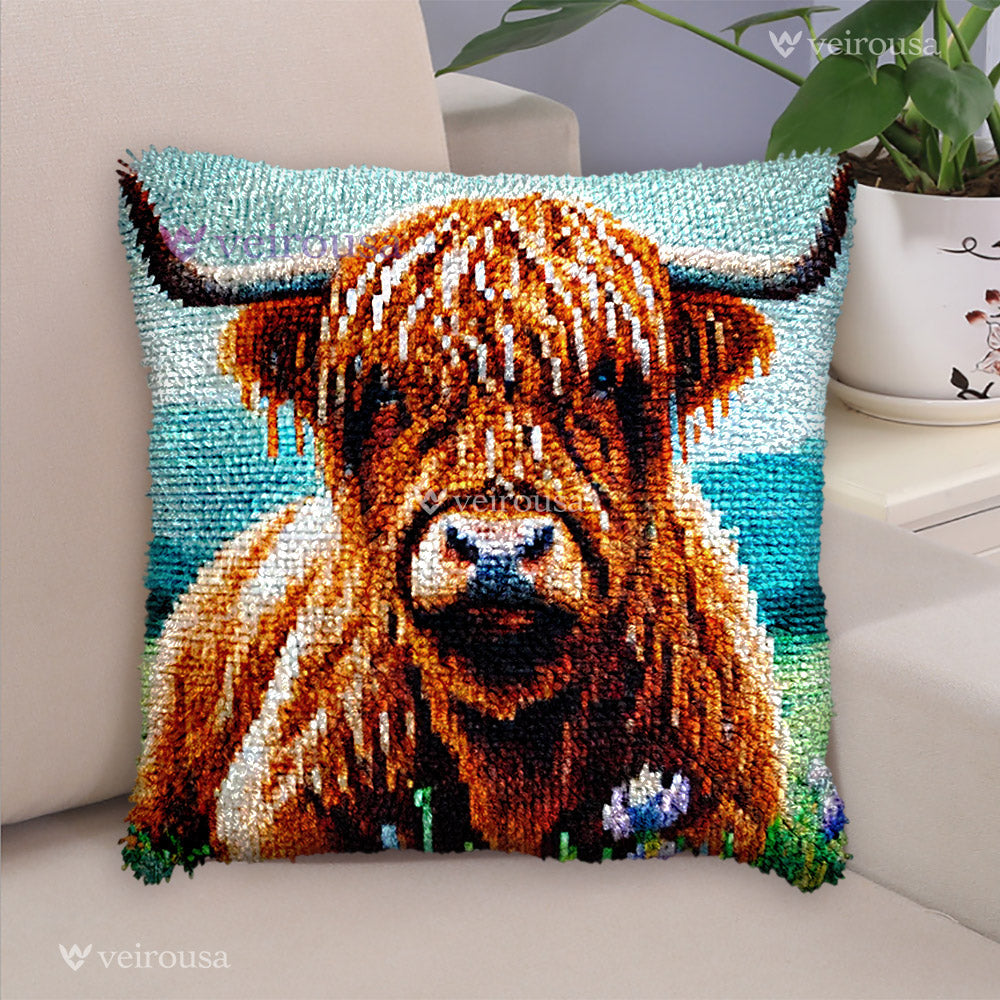 Veirousa Highland Cow Mom Latch Hook Pillow Kit