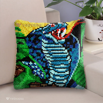 Veirousa Majestic Cobra Latch Hook Pillow Kit